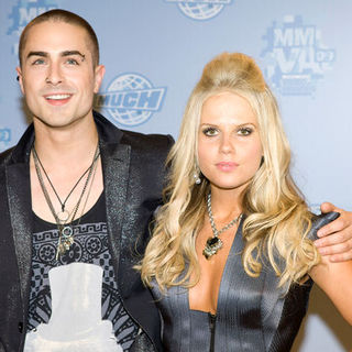 Nico Archambault, Natalli Reznik in 2009 MuchMusic Video Awards - Press Room