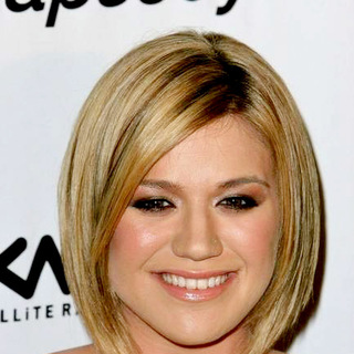 Kelly Clarkson; in 2006 Clive Davis Pre-GRAMMY Awards Party