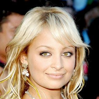 Nicole Richie; in 2004 Teen Choice Awards - Arrivals