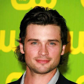 Tom Welling in The CW Launch Party - Green Carpet