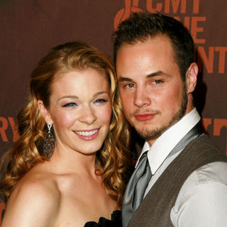 LeAnn Rimes;Dean Sheremet; in CMT Giants Honoring Reba McEntire - Arrivals