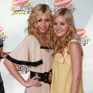 Aly & AJ; in Nickelodeon's 20th Annual Kids' Choice Awards