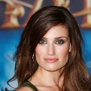 Idina Menzel; in "Enchanted" World Premiere - Arrivals