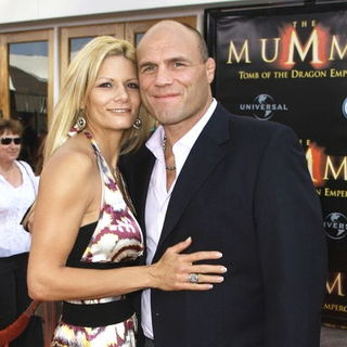 Randy Couture;Kim Couture; in "The Mummy: Tomb of the Dragon Emperor" American Premiere - Arrivals