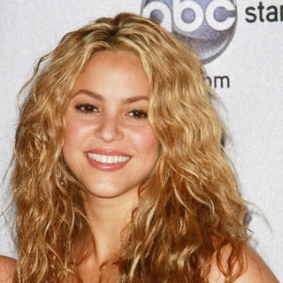 Shakira in 2008 ALMA Awards - Press Room