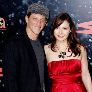Josh Feinman;Elle Travis; in "The Spirit" Hollywood Premiere - Arrivals