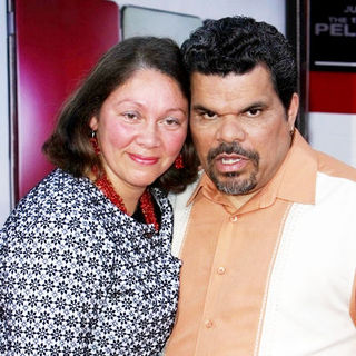 Luis Guzman, Angelita Galarza-Guzman in "The Taking of Pelham 123" Los Angeles Premiere - Arrivals