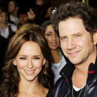 Jennifer Love Hewitt, Jamie Kennedy in "The Twilight Saga's New Moon" Los Angeles Premiere- Arrivals