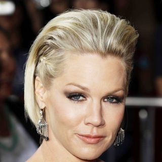 Jennie Garth in "The Twilight Saga's New Moon" Los Angeles Premiere- Arrivals