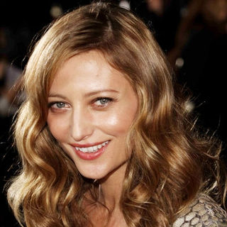 Noot Seear; in "The Twilight Saga's New Moon" Los Angeles Premiere- Arrivals