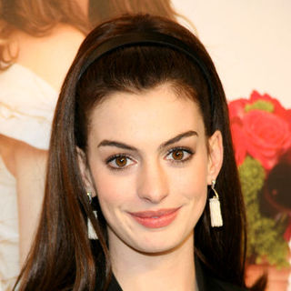 Anne Hathaway; in "Bride Wars" New York City Premiere - Arrivals