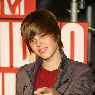 Justin Bieber; in 2009 MTV Video Music Awards - Arrivals
