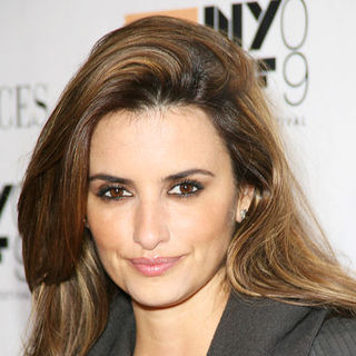 Penelope Cruz in 47th Annual New York Film Festival - Closing Night - "Broken Embraces" Premiere - Arrivals