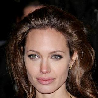 Angelina Jolie in "Beowolf" London Premiere - Arrivals