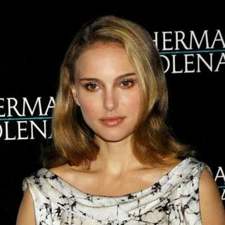 Natalie Portman; in "Las Hermanas Bolena" (The Bolena Sisters) Madrid Photocall