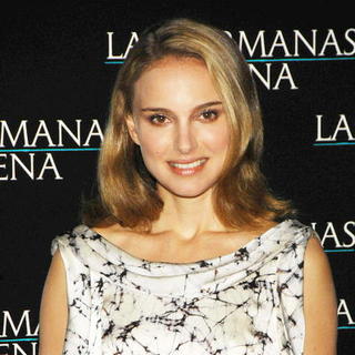 Natalie Portman; in "Las Hermanas Bolena" (The Bolena Sisters) Madrid Photocall
