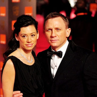 Daniel Craig, Satsuki Mitchell in 2009 Orange British Academy of Film and Television Arts (BAFTA) Awards - Arrivals