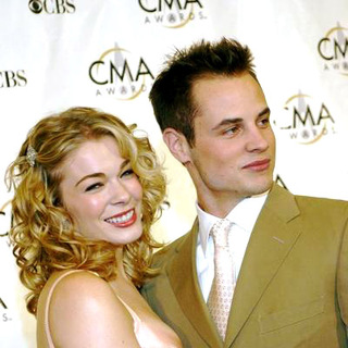 LeAnn Rimes;Dean Sheremet; in 38th Annual Country Music Awards Arrivals