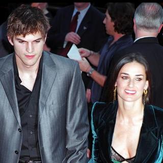 Demi Moore;Ashton Kutcher; in Charlie's Angels Full Throttle Premiere