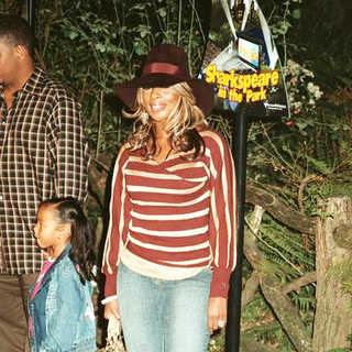 Mary J. Blige; in Shark Tale Premiere