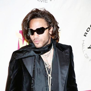 Lenny Kravitz in 2004 Rock and Roll Hall of Fame Ceremony