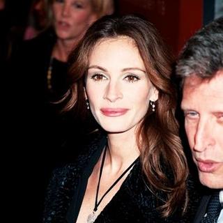 Julia Roberts; in Mona Lisa Smiles Movie Premiere