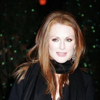 Julianne Moore; in National Board of Review 2002 Annual Awards Gala