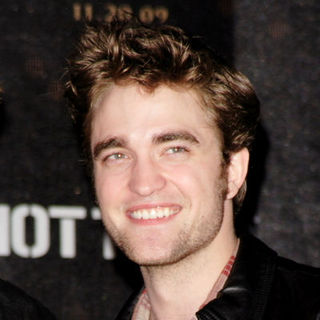 "The Twilight Saga: New Moon" Hollywood & Highland Hot Topic Cast Signings