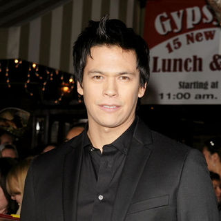 Chaske Spencer; in "The Twilight Saga's New Moon" Los Angeles Premiere- Arrivals