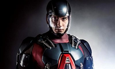 First Look at Brandon Routh's Atom Costume on 'Arrow'