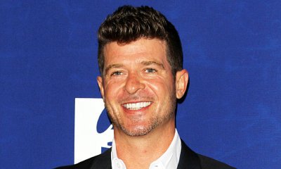 Robin Thicke Sings, Dances and Plays Piano in Court Over 'Blurred Lines' Lawsuit