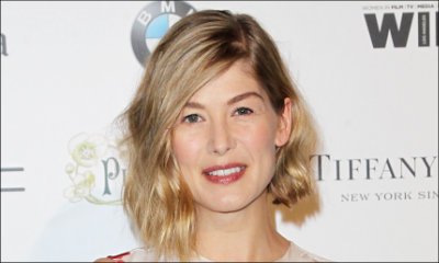 Rosamund Pike in Talks to Star in 'The Deep Blue Good-by'