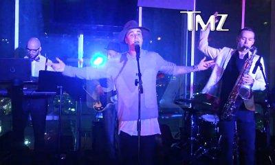 Video: Justin Bieber Plays Impromptu Rendition of Boyz II Men's 'I'll Make Love to You'