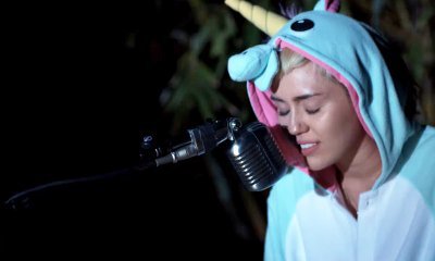 Video: Miley Cyrus Cries While Singing About Dead Blowfish Pablow