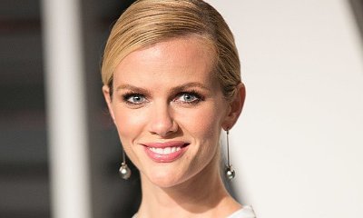 Pregnant Brooklyn Decker Craves Orange Juice, Knows Sex of Upcoming Baby