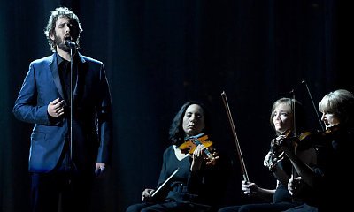 Tony Awards 2015: Josh Groban Leads a Massive Choir During 'In Memoriam' Segment