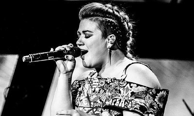 Kelly Clarkson Slays Cover of NSYNC's 'Bye Bye Bye' at Concert