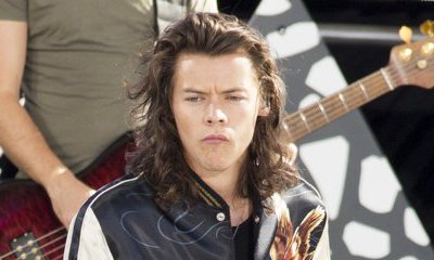 Video: Harry Styles Falls on Stage in Toronto