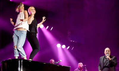 Jennifer Lawrence and Amy Schumer Dance Barefoot on Billy Joel's Piano at Chicago Concert