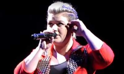 Video: Kelly Clarkson Performs Stripped-Down Cover of Dolly Parton's 'Jolene'