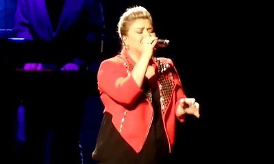 Video: Kelly Clarkson Slays Selena Gomez's 'The Heart Wants What It Wants' at Phoenix Gig