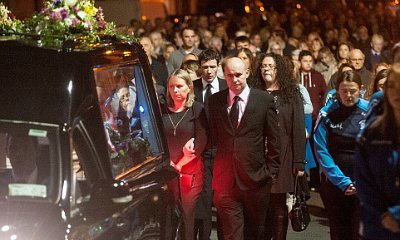 Hundreds of Mourners Walk Behind Jim Carrey's Ex-Girlfriend's Coffin in Mourning Procession