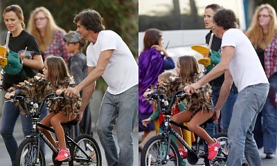 Jennifer Garner Seen With Mystery Man After Ben Affleck Split