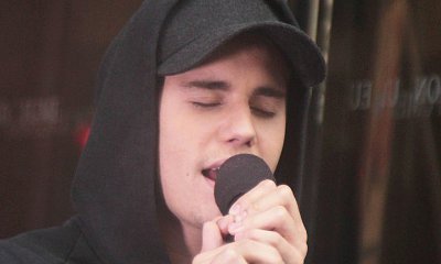 Justin Bieber Scolds Fans for Clapping Off Beat Mid-Performance