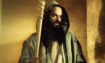 Who Is Vandal Savage? Find Out in 'The Flash' / 'Arrow' Extended Crossover Trailer