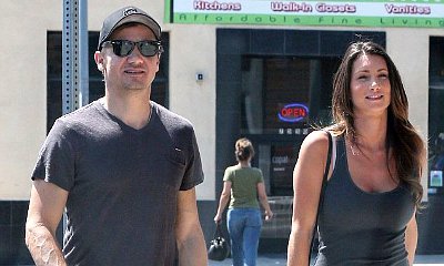jeremy renner finalizes divorce