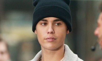 Justin Bieber Covers Drake's 'Hotline Bling' During Surprise Performance at Random Bar
