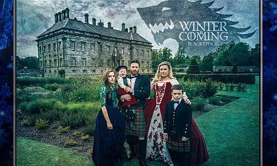 Kelly Clarkson and Family Channel 'Game of Thrones' in Christmas Card Photo