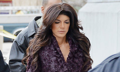 Teresa Giudice Takes Christmas Photos With Family After Released From Prison