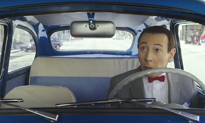 Pee-wee Amazed by Traffic Light in First Teaser of Netflix's Movie